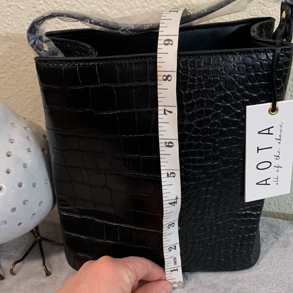 AOTA Elena Bucket Bag in Black - Picture 3 of 4